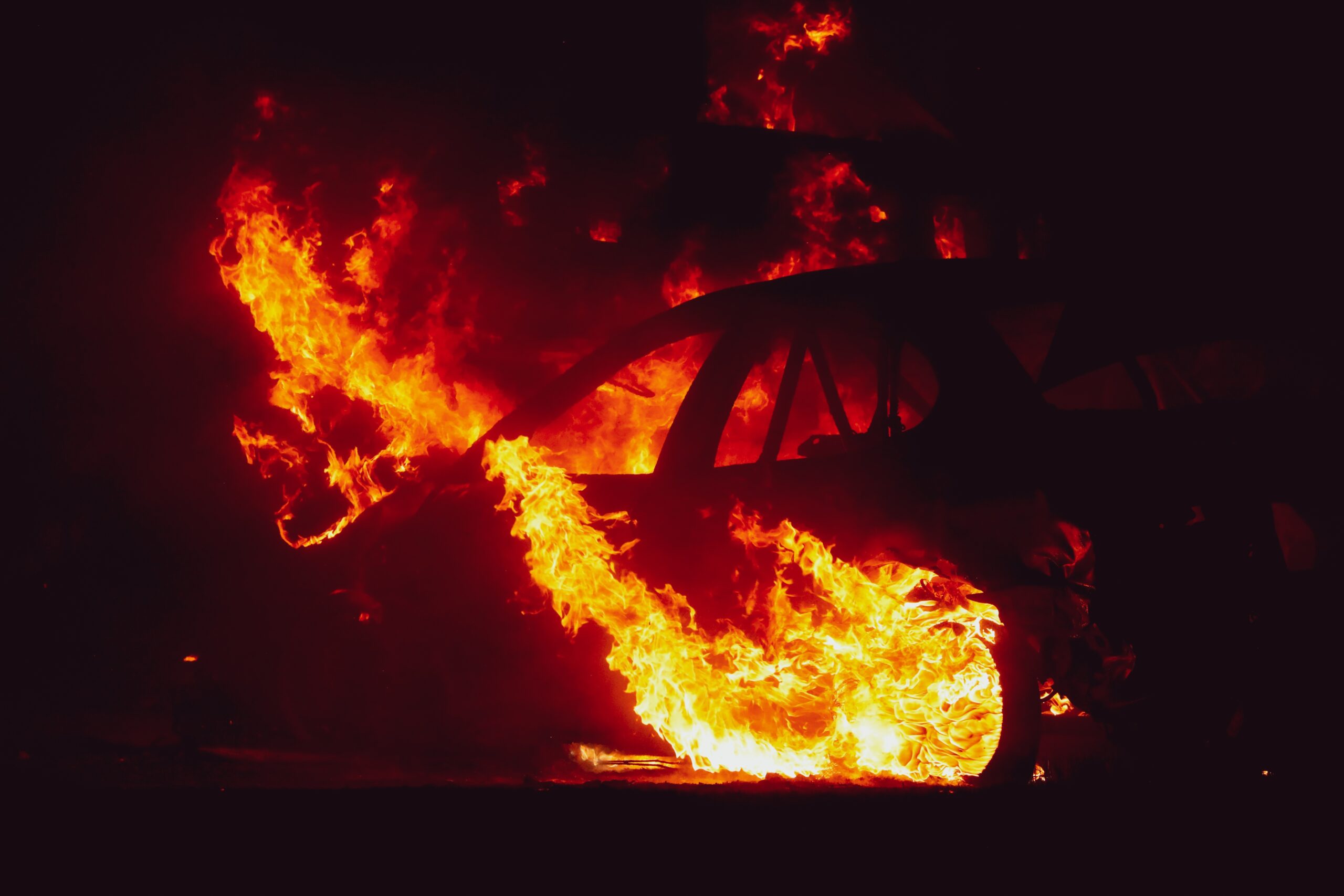 Incendiata l’auto di un veterinario in Sardegna