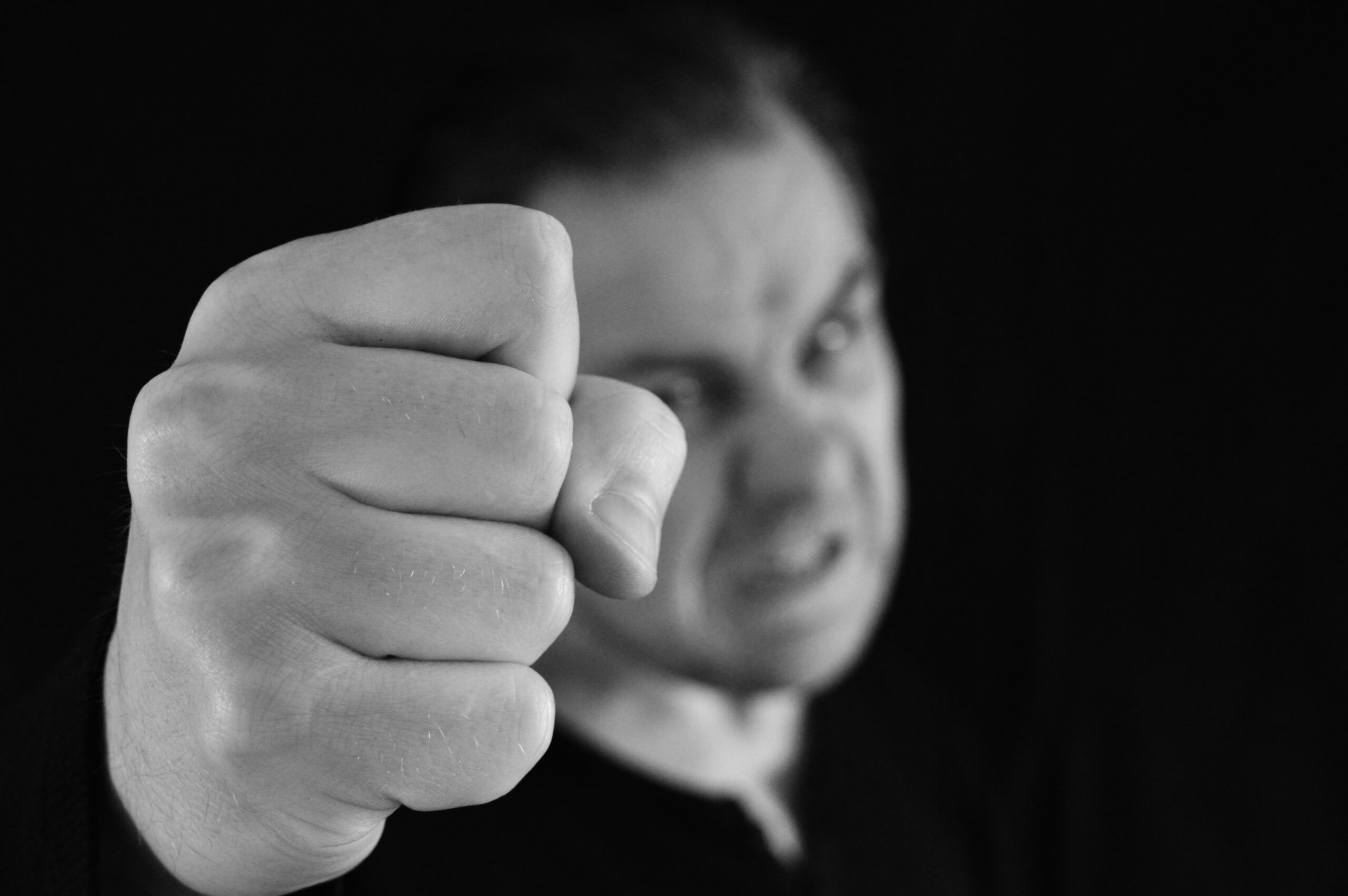 Aggrediti e minacciati durante un controllo